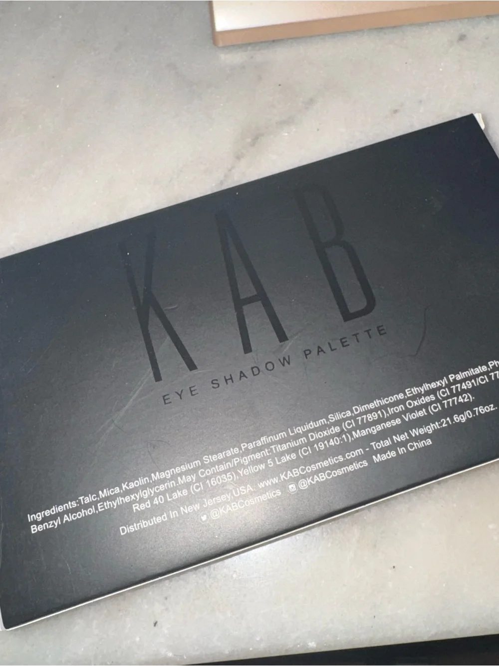 Day & night eyeshadow palette